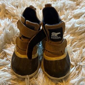 Sorel Kids' out n about Tan and Black duck boots size 10
